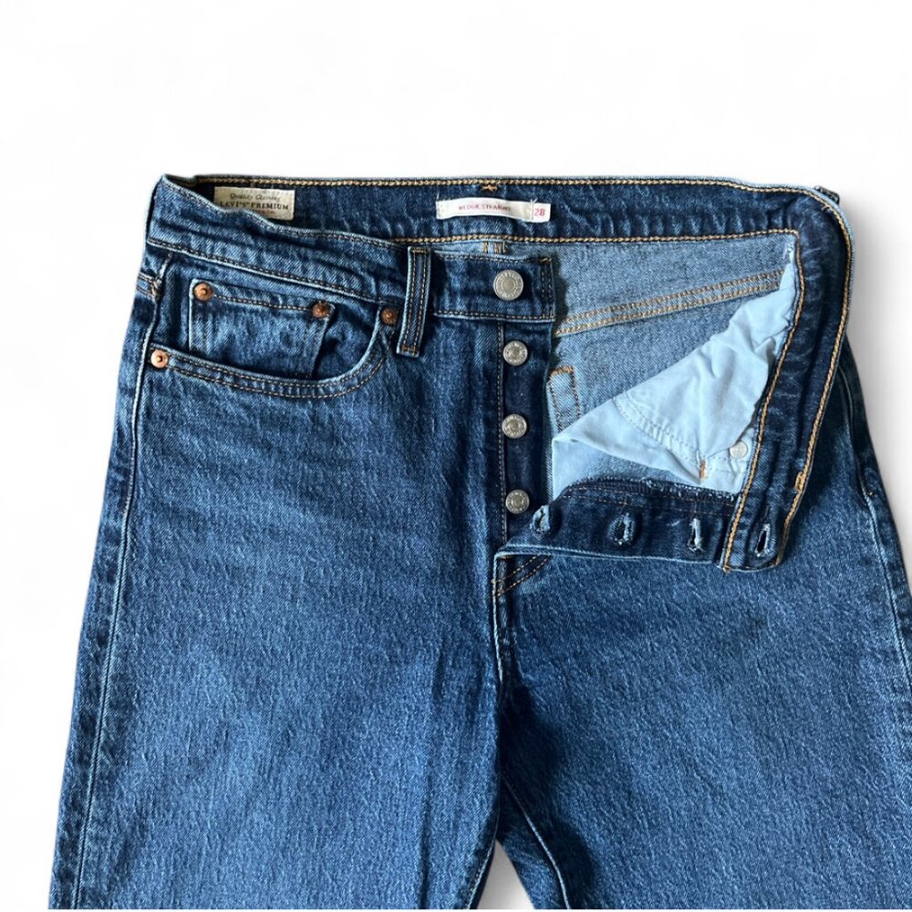 Levi’s NWOT Wedgie Straight Jeans Dark Wash “Unstoppable Wear” Button Fly 28 - Picture 6 of 11